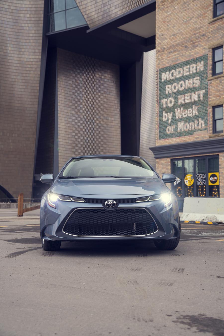  Toyota Corolla XLE Sedan 2019 года  (NA) (фото 17 из 40)